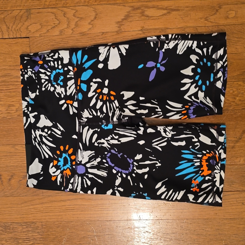 UNDER ARMOUR WOMEN'S BLACK FLORAL BIKE SHORTS SIZE XS